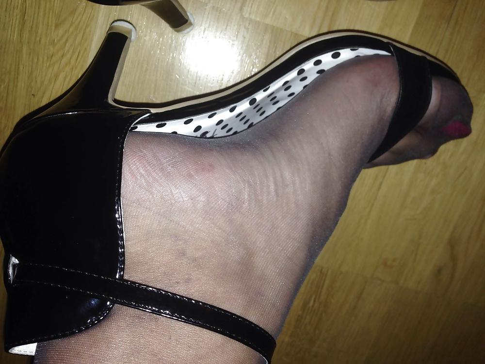 15P Heels red toes