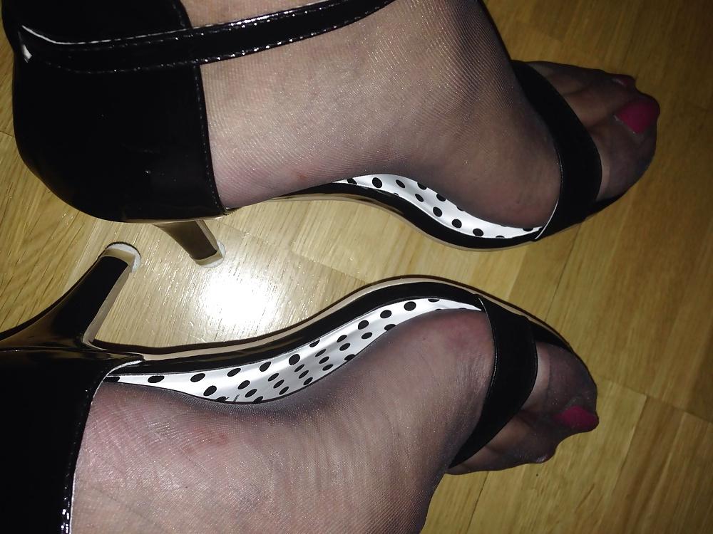 15P Heels red toes