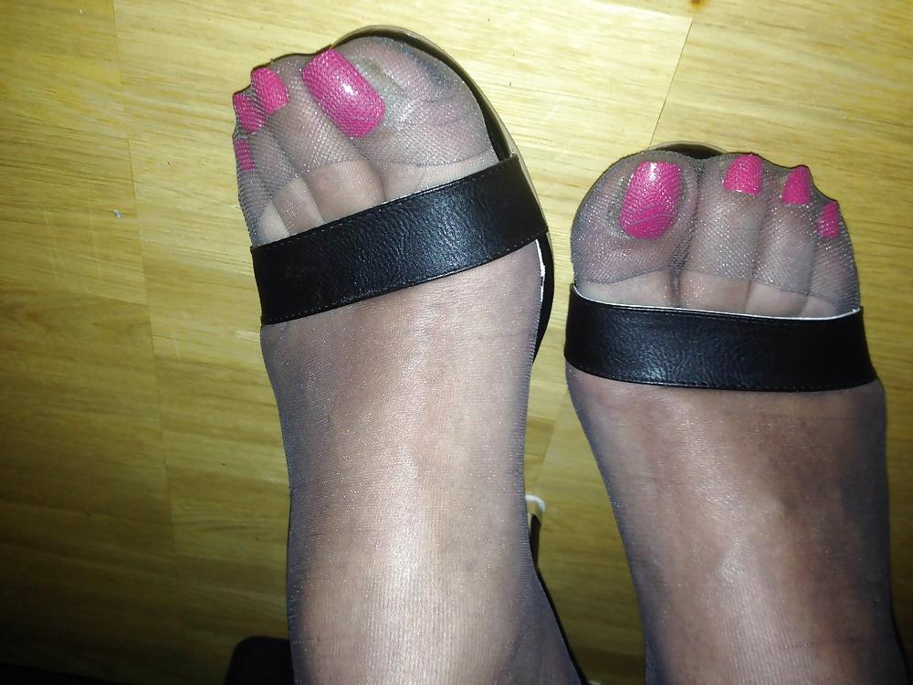15P Heels red toes