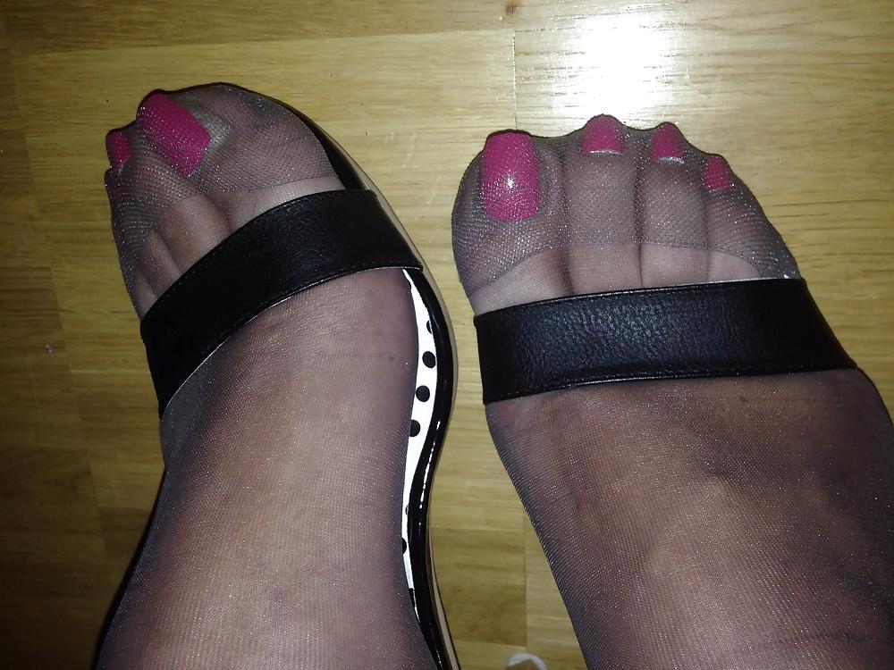 15P Heels red toes