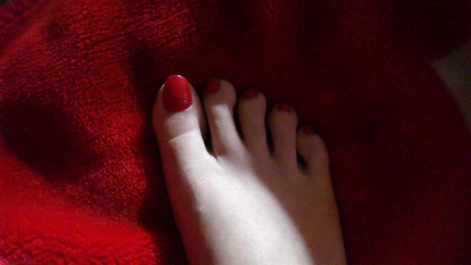 12P Strapon femdom mistress maya feet