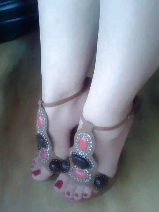 12P Strapon femdom mistress maya feet