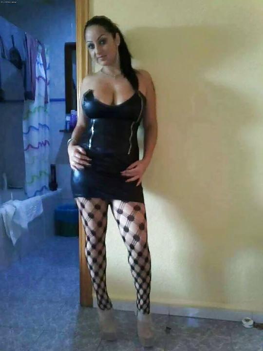 12P Strapon femdom mistress maya feet