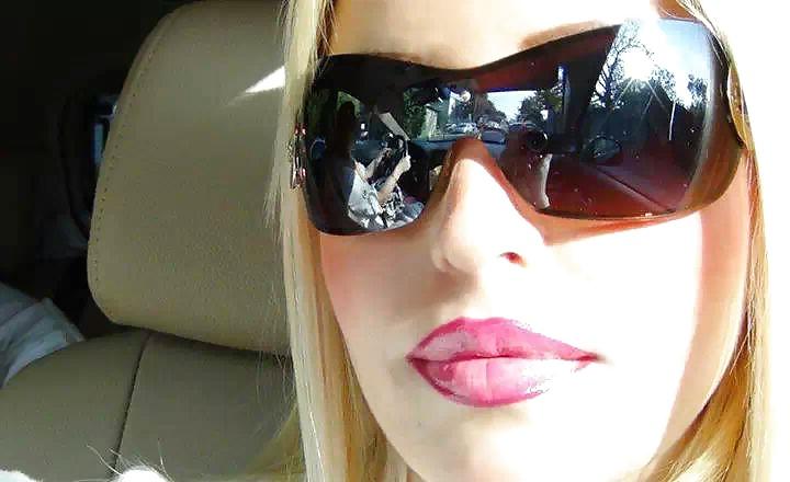 12P Strapon femdom mistress maya feet