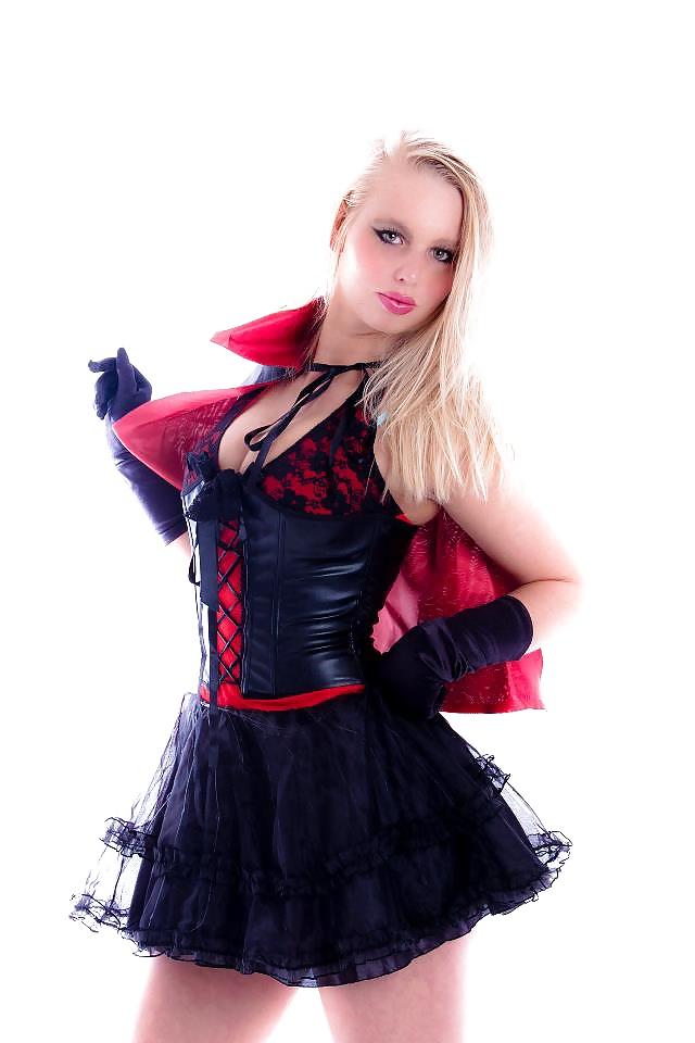 18P Kinky Mommy Wants Your Cock