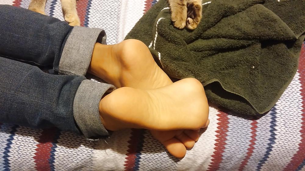 20P Asian legs and feet
