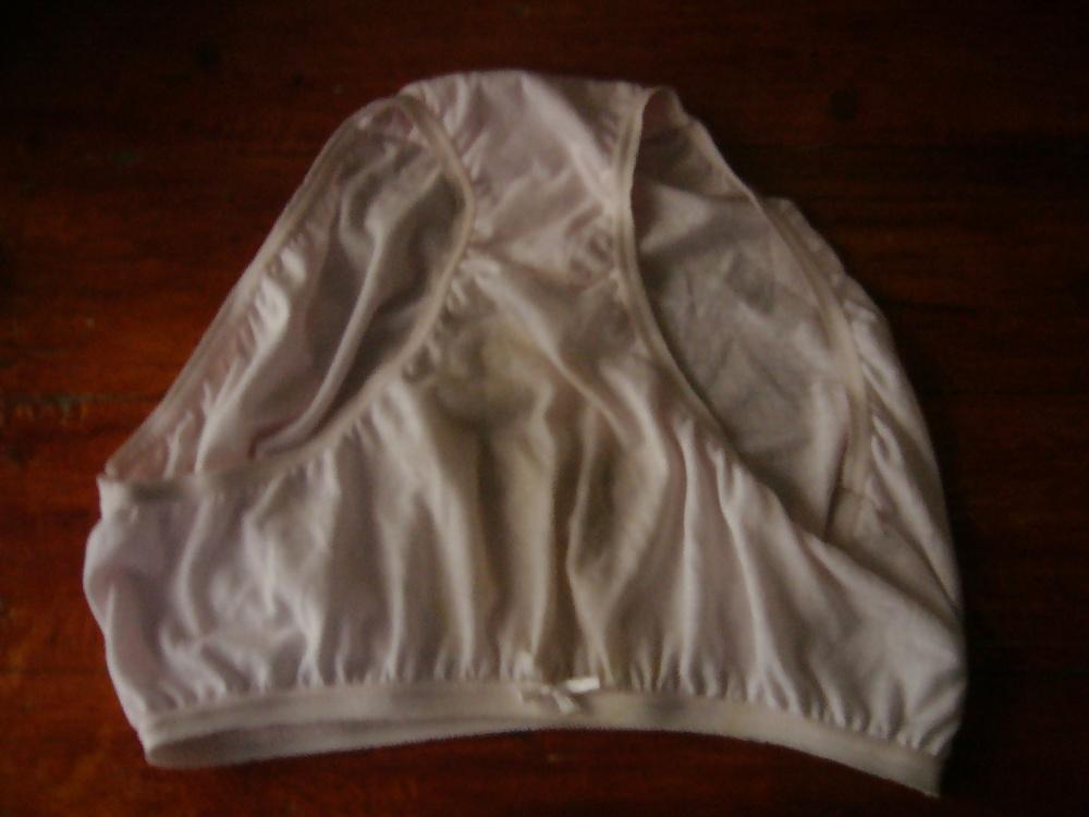 20P Sri lankan mom's underwears 2