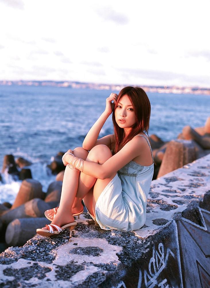 25P Hot legs & feet from Japan: Natsuko Tatsumi