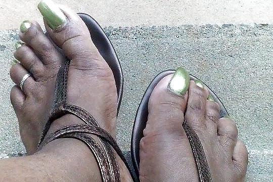 25P More sexy toes