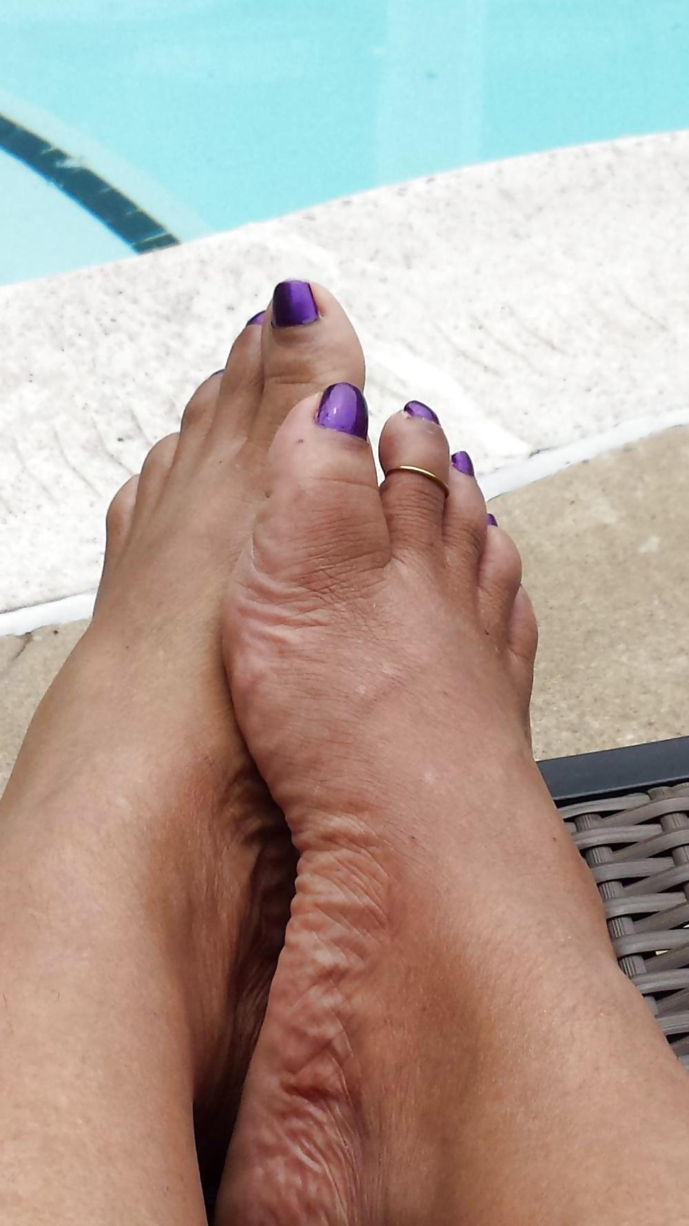 25P More sexy toes