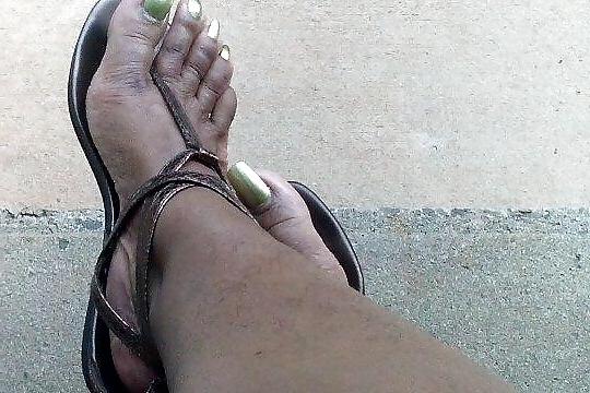 25P More sexy toes