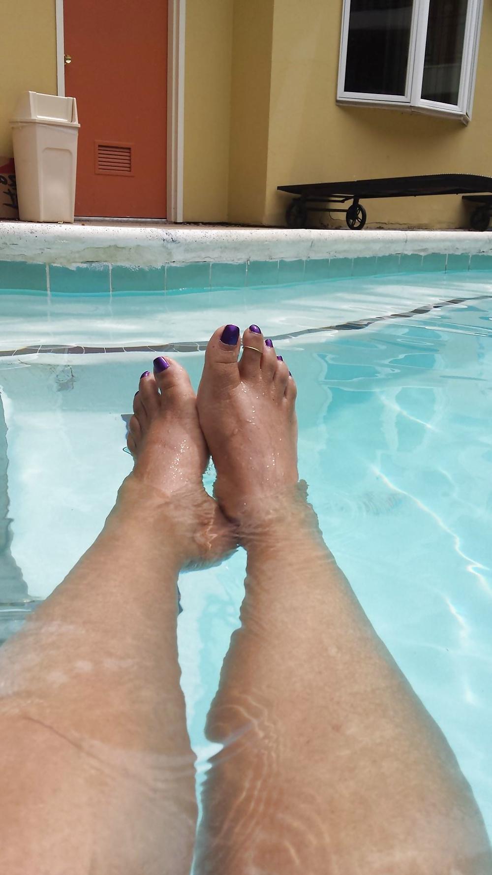 25P More sexy toes