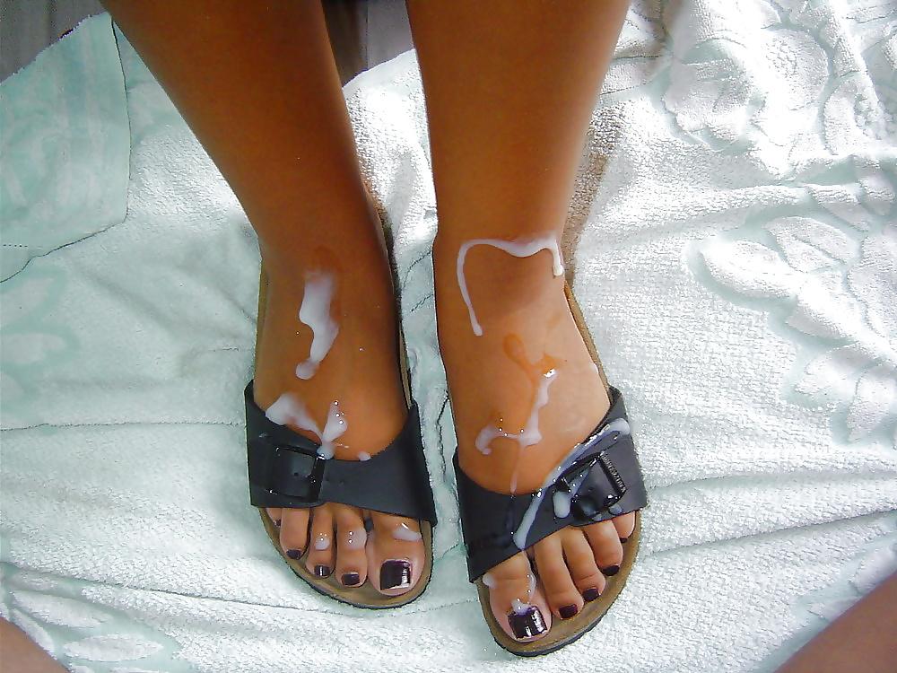 25P Sexy feet, footjobs and sandals