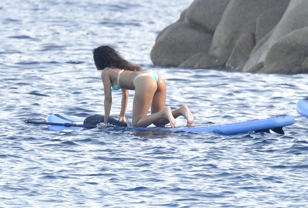 25P Rihanna's sexy, pale soles and gorgeous caramel feet. 