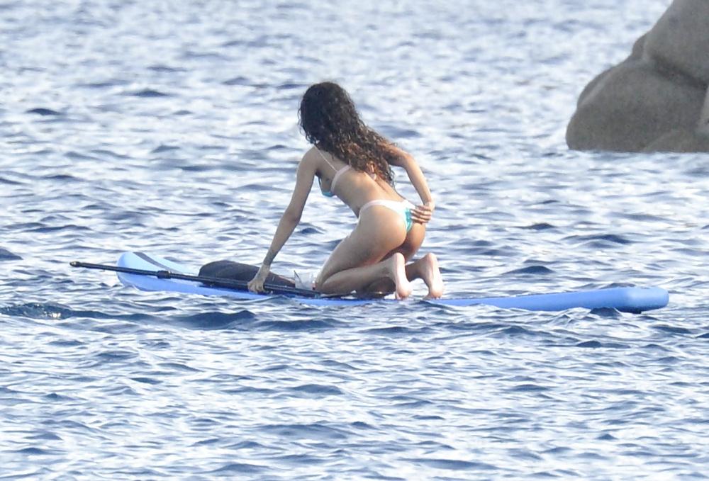 25P Rihanna's sexy, pale soles and gorgeous caramel feet. 