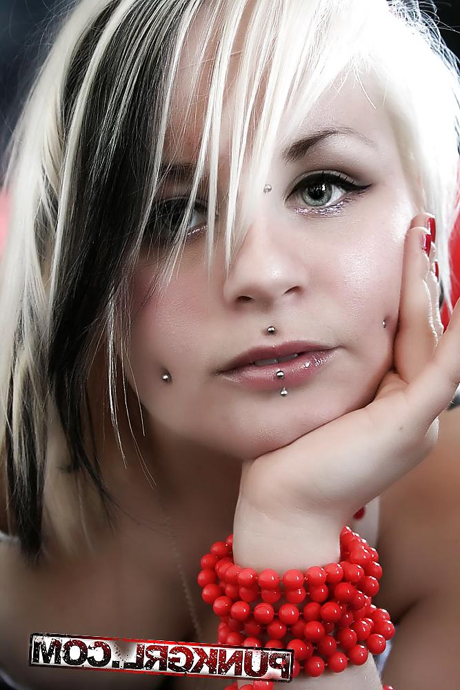 24P Punk girl