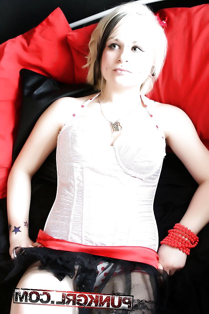 24P Punk girl