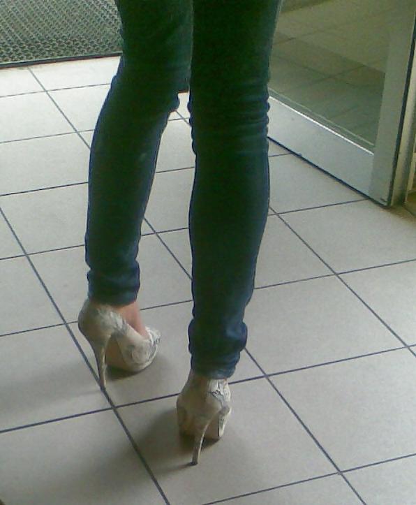 5P Her nasty cheesy feet let me cum so hard