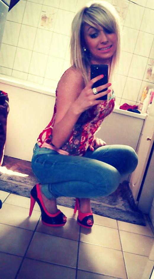 25P Petites salopes en talon    Bitch in high heels 2
