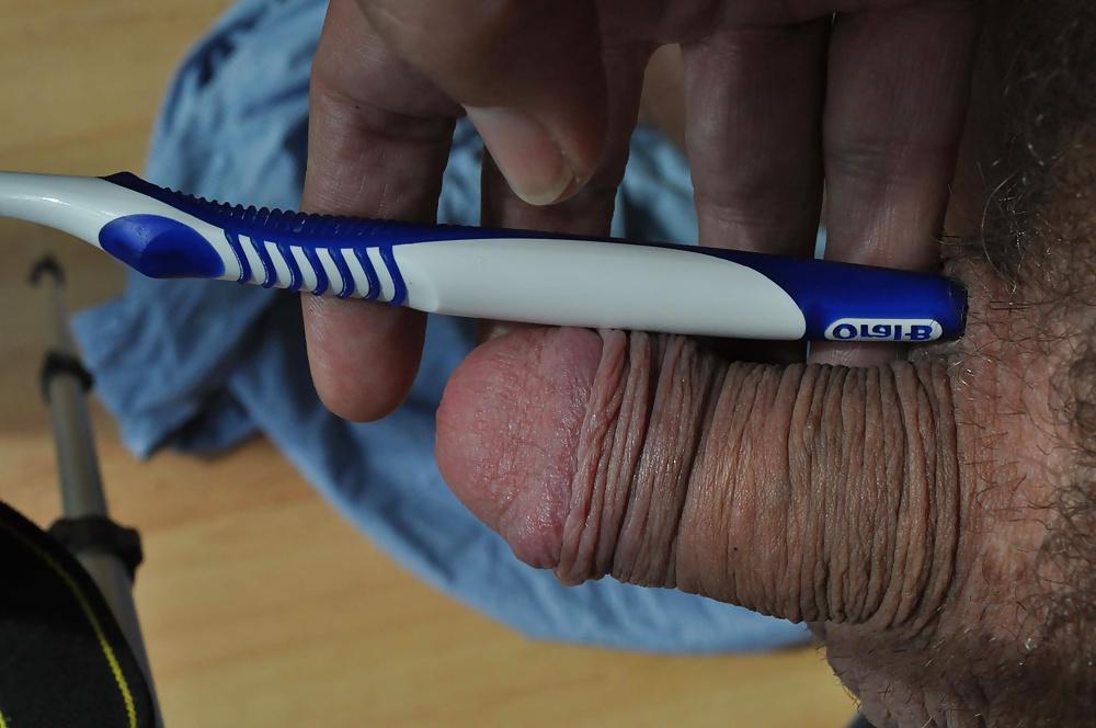 20P Urethra play toothbrush