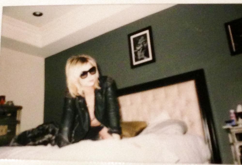 6P ASHLEY BENSON TOPLESS LEAK