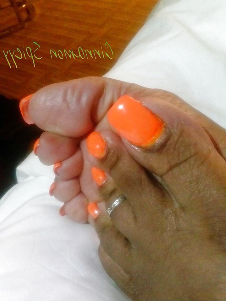 16P Feet and long toes