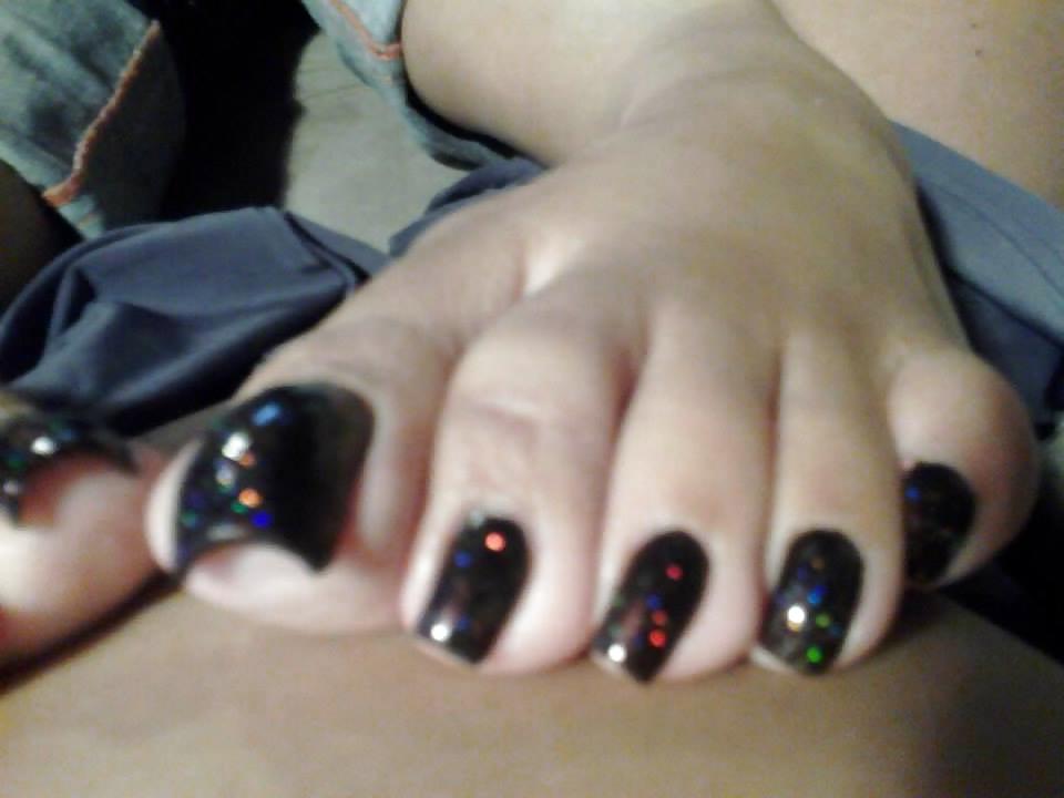 16P Feet and long toes