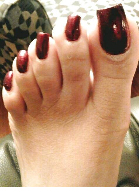 16P Feet and long toes