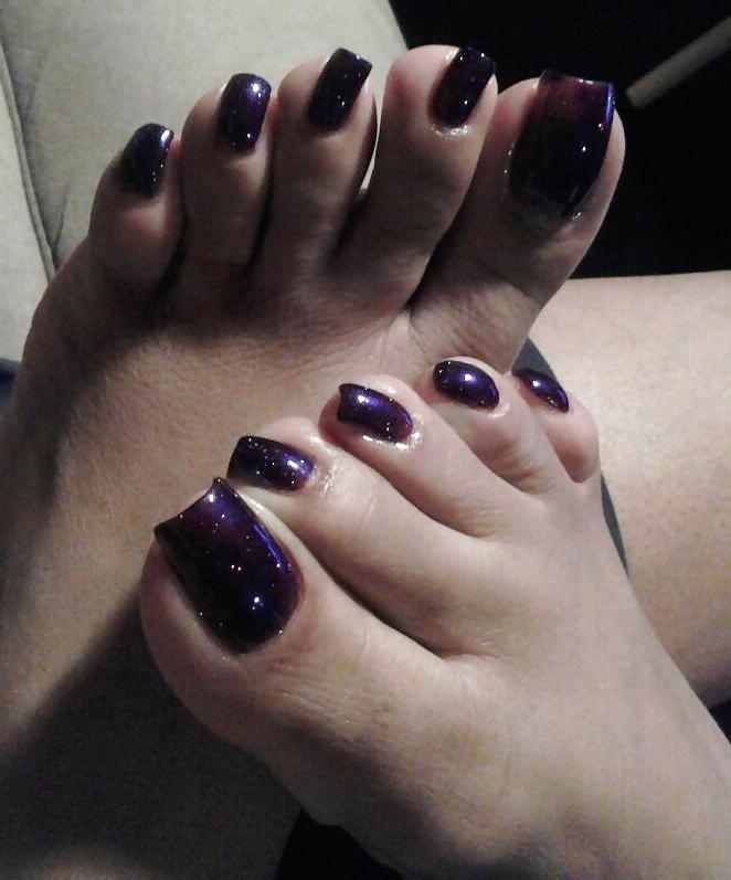 16P Feet and long toes