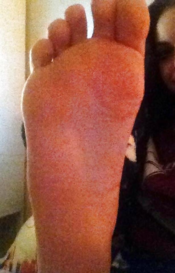 25P Female friend's feet