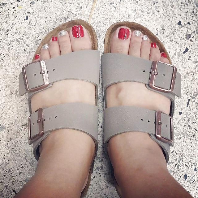 25P Birkenstock Shoes n Feet 