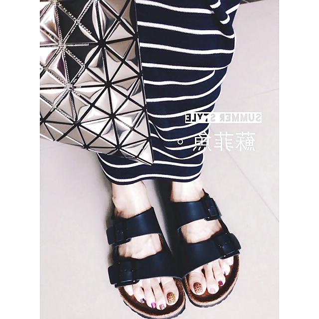 25P Birkenstock Shoes n Feet 