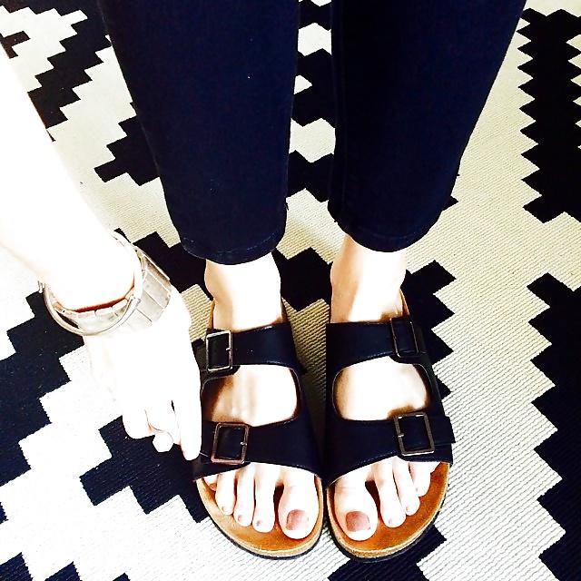25P Birkenstock Shoes n Feet 