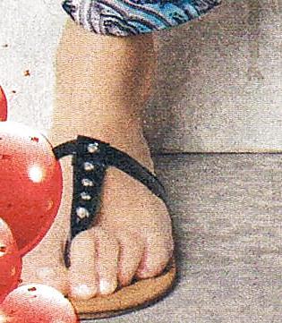 12P Scans of Female Feet III