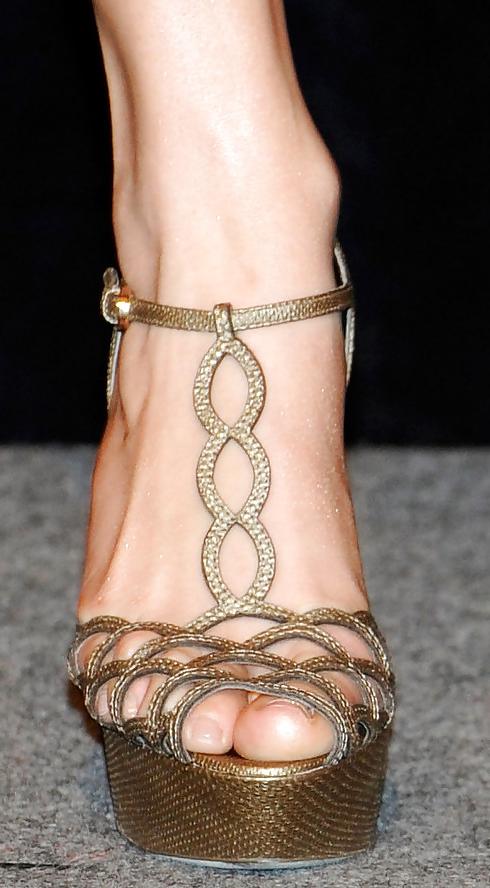 25P Jennifer lopez feet (estefania)
