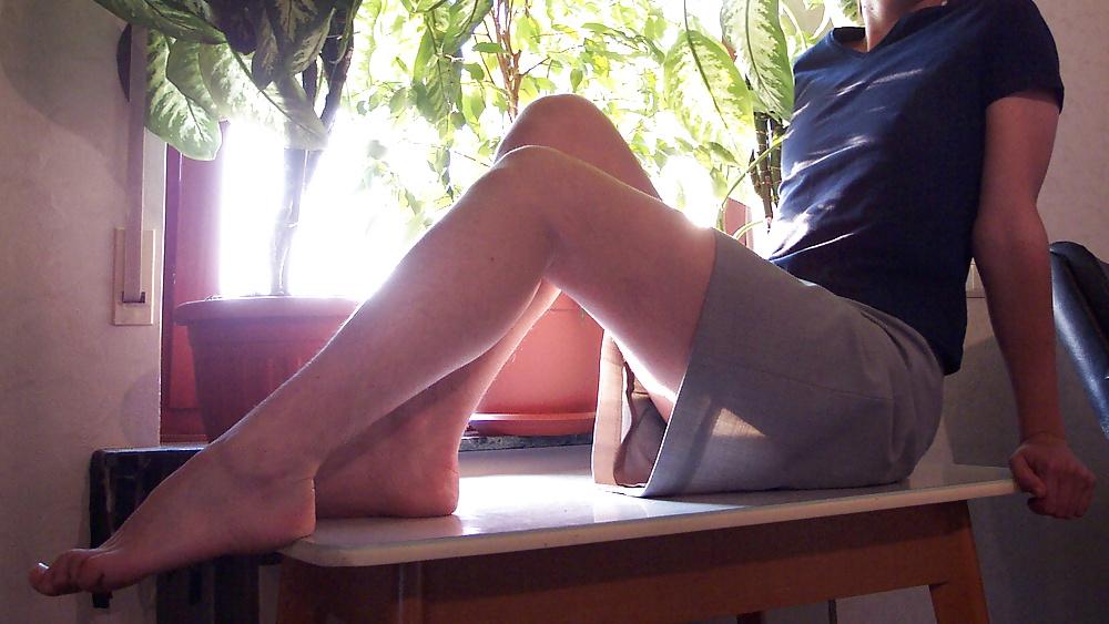 25P Ex wife feet, legs, ass and small tits, comment her!