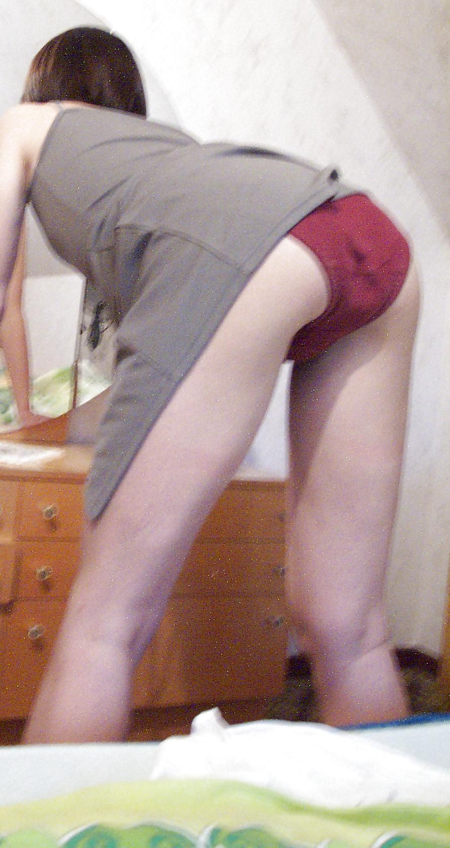 25P Ex wife feet, legs, ass and small tits, comment her!