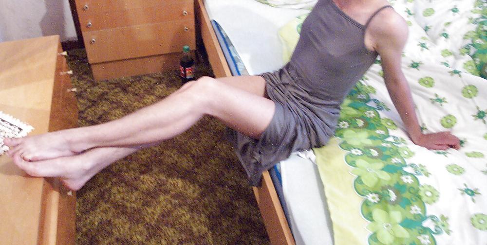 25P Ex wife feet, legs, ass and small tits, comment her!