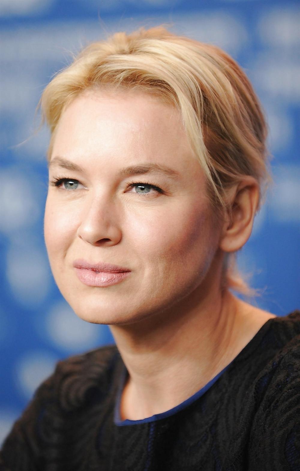 25P Renee Zellweger The Sculpted Legs Queen