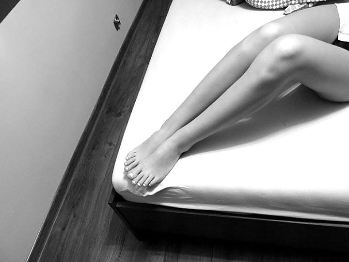 12P Sexy Bare Feet Teens