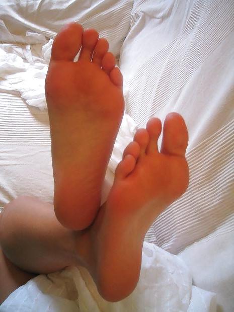 12P Sexy Bare Feet Teens