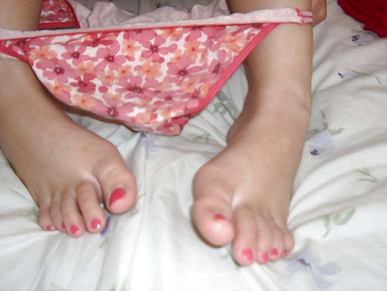 25P WIFE'S FEET Soles sucking toes socks painted toenails MILF