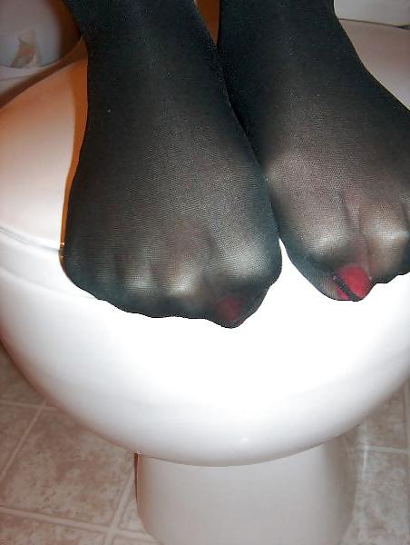 25P WIFE'S FEET Soles sucking toes socks painted toenails MILF