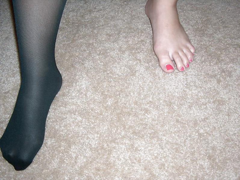 25P WIFE'S FEET Soles sucking toes socks painted toenails MILF