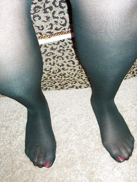 25P WIFE'S FEET Soles sucking toes socks painted toenails MILF