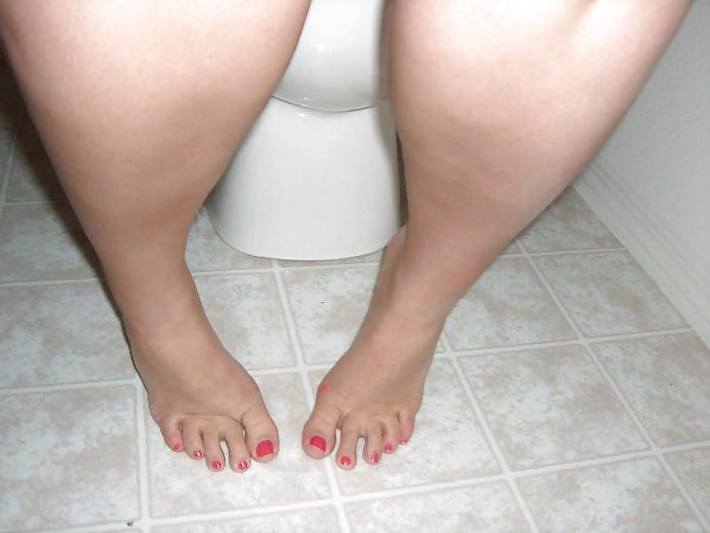 25P WIFE'S FEET Soles sucking toes socks painted toenails MILF
