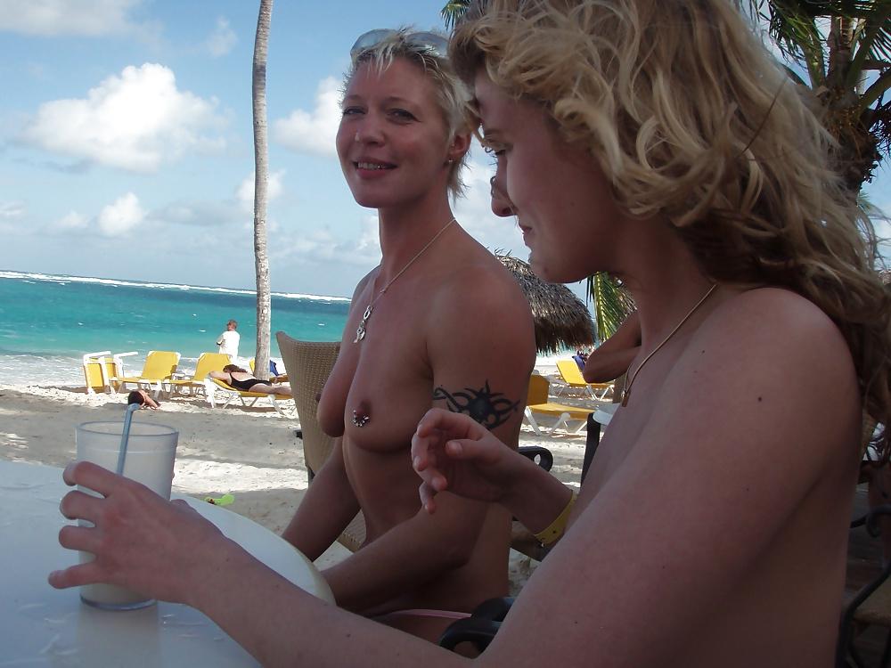 25P Tourists have fun at Dominicana Puta Cana