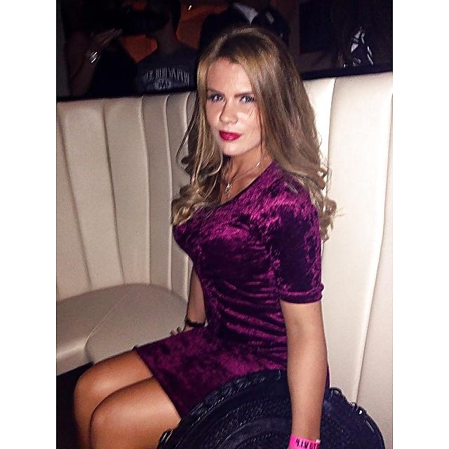 25P Sexy White Bitch 