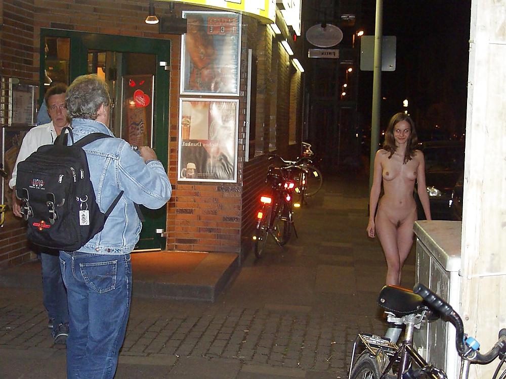 25P Nackt in der Öffentlichkeit 14
