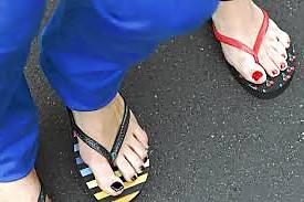 25P Beautiful transsexual showing her beautiful feet